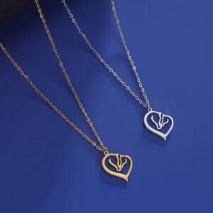 Collier avec pendentif deux têtes de chevaux formant un cœur